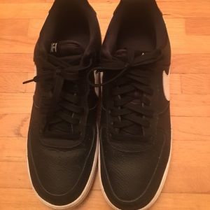 Black and white Air Force 1’s low s